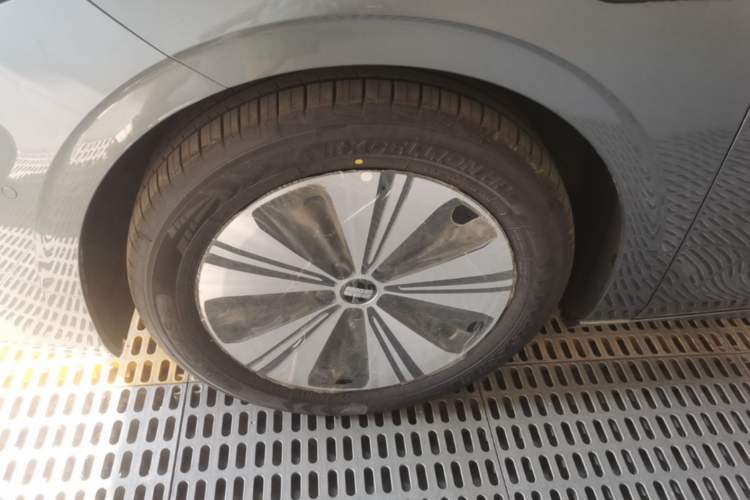Used Geely Galaxy A7 2025 Model EM-i 150km Exploration+ Edition Left Front Wheel Hub