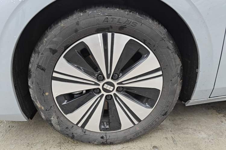 Used Geely Galaxy A7 2025 Model EM-i 150km Exploration+ Edition Left Front Wheel Hub