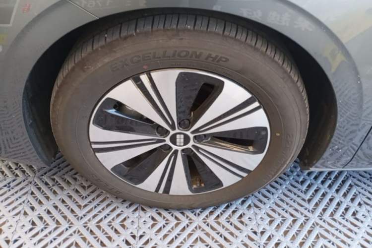 Used Geely Galaxy A7 2025 Model EM-i 150km Exploration+ Edition Left Front Wheel Hub