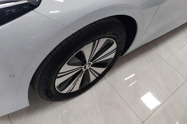 Used Geely Galaxy A7 2025 Model EM-i 150km Exploration+ Edition Left Front Wheel Hub