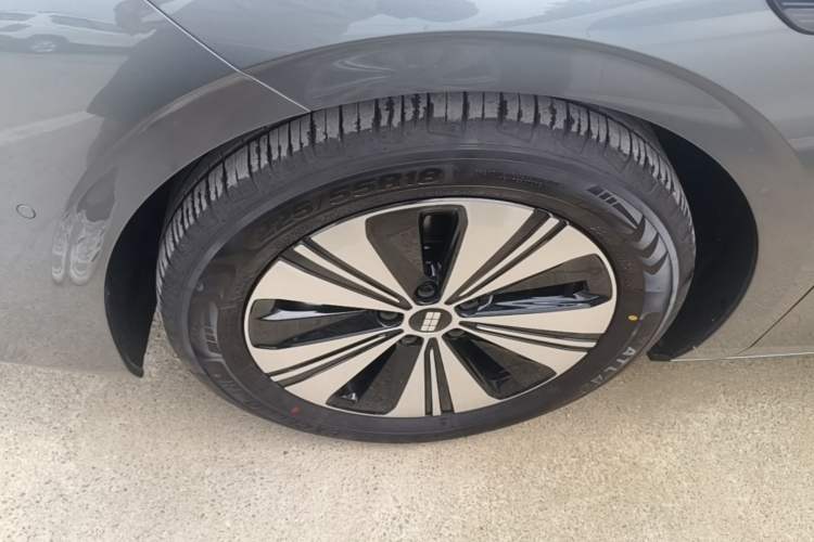 Used Geely Galaxy A7 2025 Model EM-i 150km Exploration+ Edition Left Front Wheel Hub