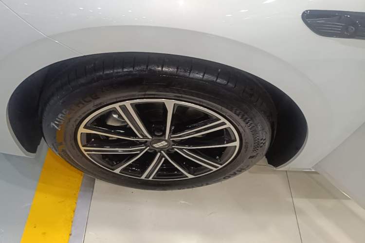 Used Geely Galaxy A7 2025 Model EM-i 70km Launch Edition Left Front Wheel Hub