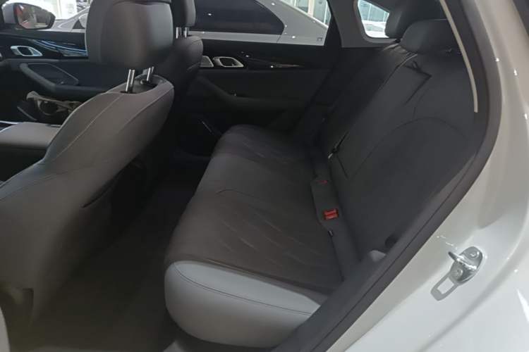 Used Geely Galaxy A7 2025 Model EM-i 150km Starship Edition Left Rear Seat