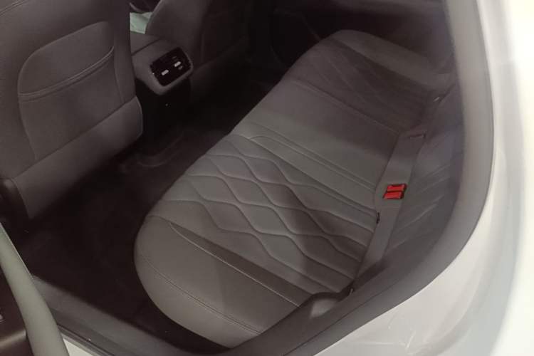 Used Geely Galaxy A7 2025 Model EM-i 70km Launch Edition Left Rear Seat