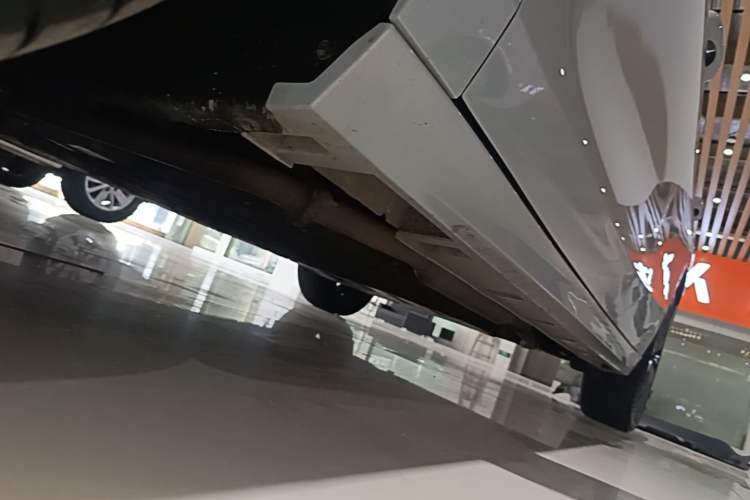 Used Geely Galaxy A7 2025 Model EM-i 150km Starship Edition Left Side Sill