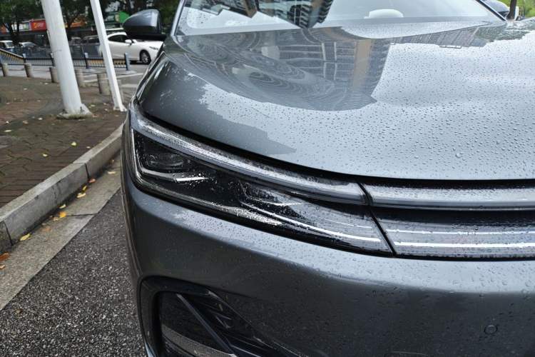 Used Geely Galaxy A7 2025 Model EM-i 70km Launch Edition Right Front Headlight