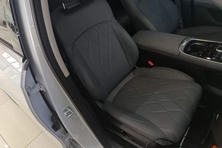 Used Geely Galaxy A7 2025 Model EM-i 150km Starship Edition Right Front Seat