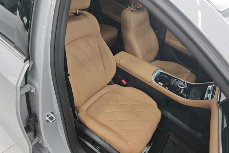 Used Geely Galaxy A7 2025 Model EM-i 150km Exploration+ Edition Right Front Seat