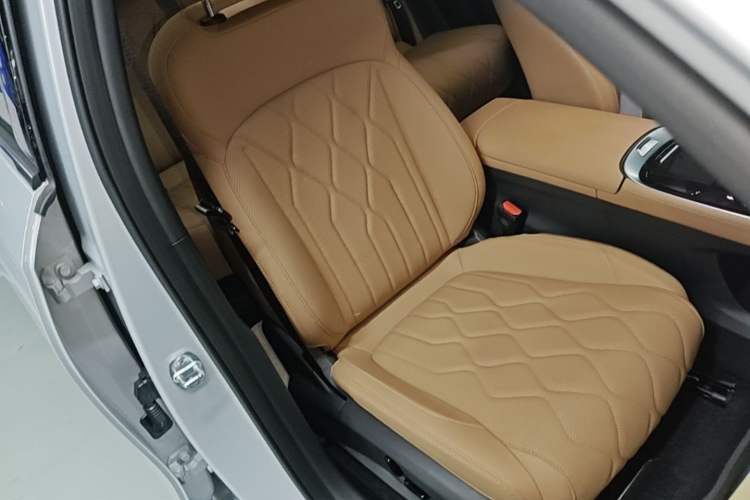 Used Geely Galaxy A7 2025 Model EM-i 150km Exploration+ Edition Right Front Seat