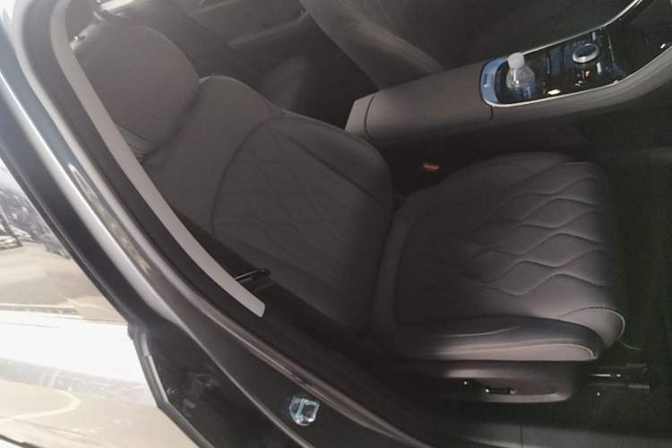 Used Geely Galaxy A7 2025 Model EM-i 150km Exploration+ Edition Right Front Seat