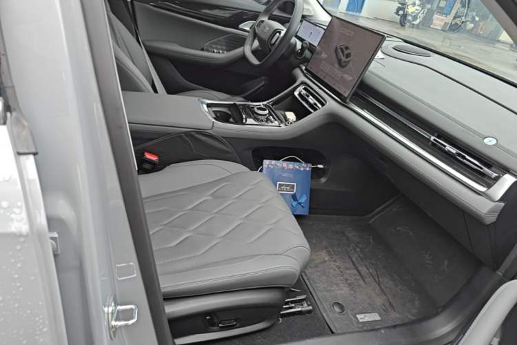 Used Geely Galaxy A7 2025 Model EM-i 150km Exploration+ Edition Right Front Seat