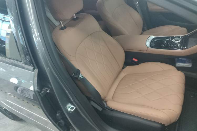 Used Geely Galaxy A7 2025 Model EM-i 70km Luxury Edition Right Front Seat