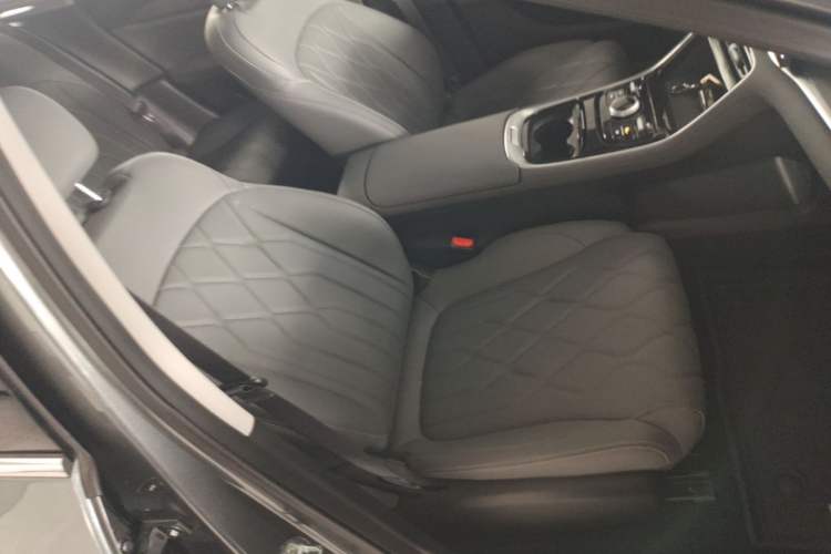 Used Geely Galaxy A7 2025 Model EM-i 150km Long-Distance Edition Right Front Seat
