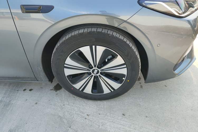 Used Geely Galaxy A7 2025 Model EM-i 150km Exploration+ Edition Right Front Wheel Hub