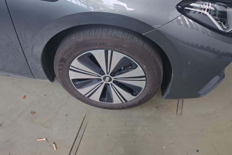 Used Geely Galaxy A7 2025 Model EM-i 150km Long-Distance Edition Right Front Wheel Hub