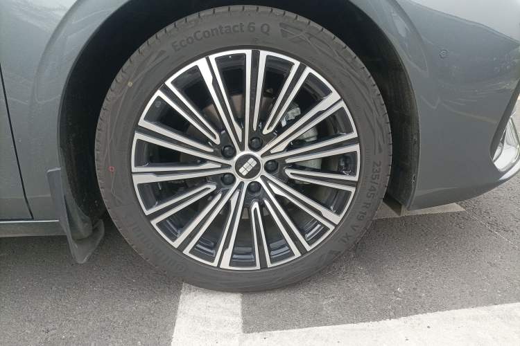 Used Geely Galaxy A7 2025 Model EM-i 150km Starship Edition Right Front Wheel Hub