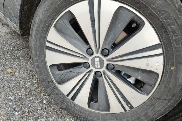 Used Geely Galaxy A7 2025 Model EM-i 150km Exploration+ Edition Right Front Wheel Hub
