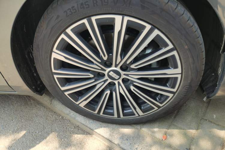 Used Geely Galaxy A7 2025 Model EM-i 150km Starship Edition Right Front Wheel Hub