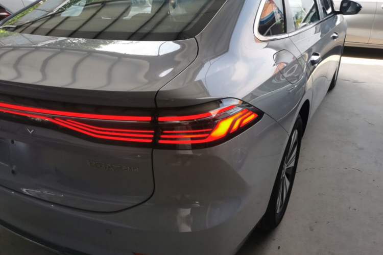 Used Geely Galaxy A7 2025 Model EM-i 150km Prestige Edition Right Rear Taillight