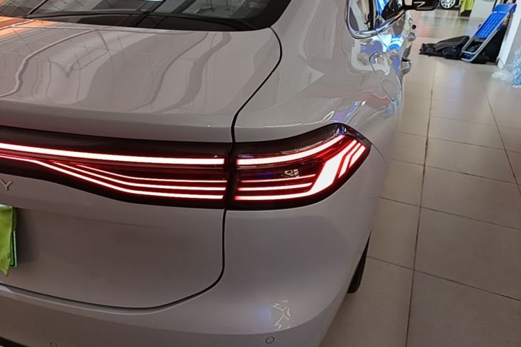 Used Geely Galaxy A7 2025 Model EM-i 150km Starship Edition Right Rear Taillight