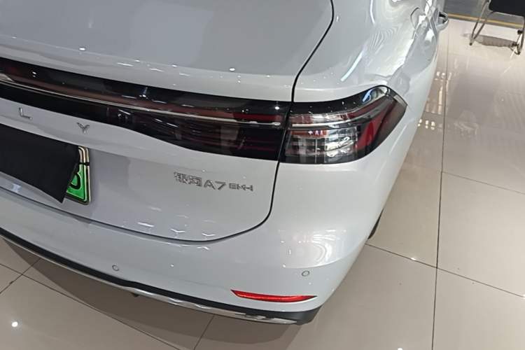 Used Geely Galaxy A7 2025 Model EM-i 150km Starship Edition Right Rear Taillight