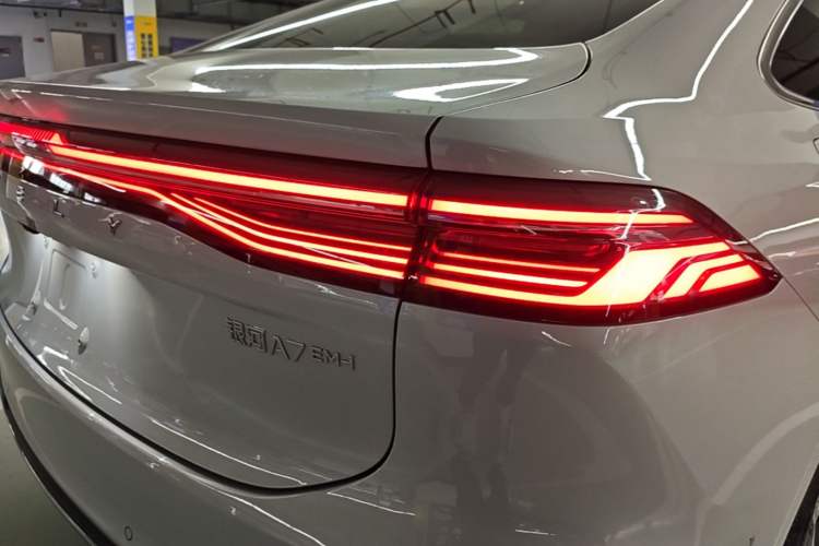 Used Geely Galaxy A7 2025 Model EM-i 150km Exploration+ Edition Right Rear Taillight