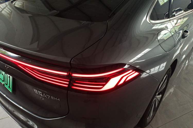 Used Geely Galaxy A7 2025 Model EM-i 150km Long-Distance Edition Right Rear Taillight
