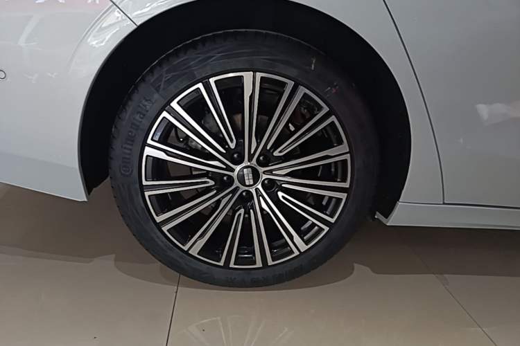 Used Geely Galaxy A7 2025 Model EM-i 150km Starship Edition Right Rear Wheel Hub