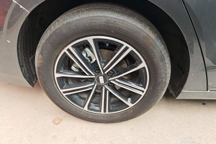 Used Geely Galaxy A7 2025 Model EM-i 70km Launch Edition Right Rear Wheel Hub