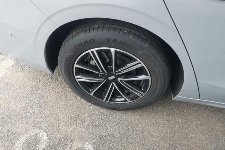Used Geely Galaxy A7 2025 Model EM-i 70km Exploration Edition Right Rear Wheel Hub