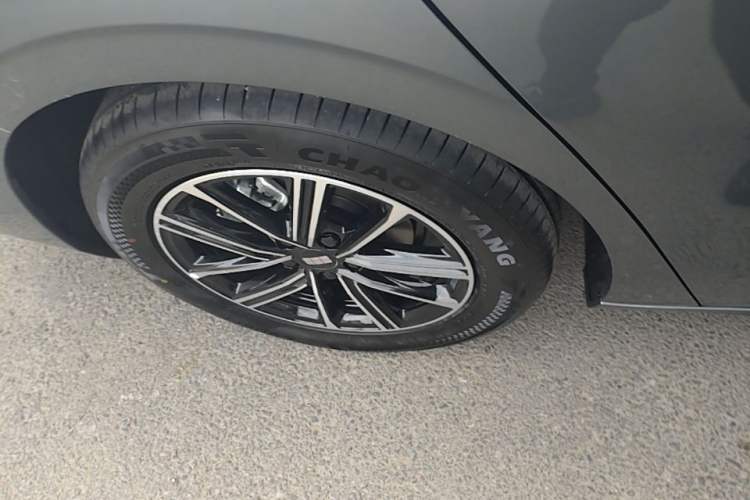 Used Geely Galaxy A7 2025 Model EM-i 70km Luxury Edition Right Rear Wheel Hub