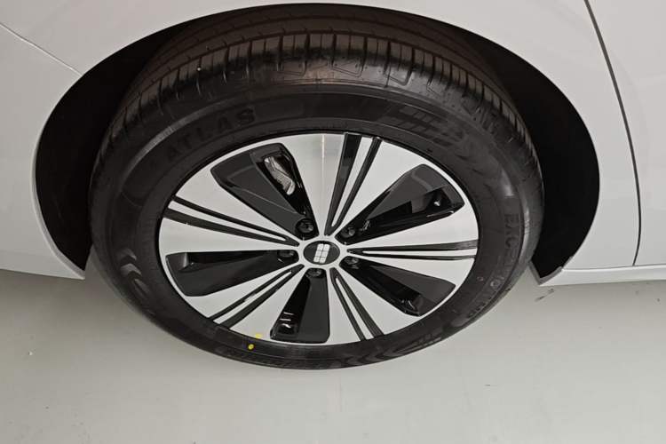 Used Geely Galaxy A7 2025 Model EM-i 150km Exploration+ Edition Right Rear Wheel Hub