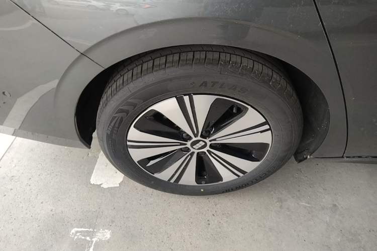 Used Geely Galaxy A7 2025 Model EM-i 150km Exploration+ Edition Right Rear Wheel Hub