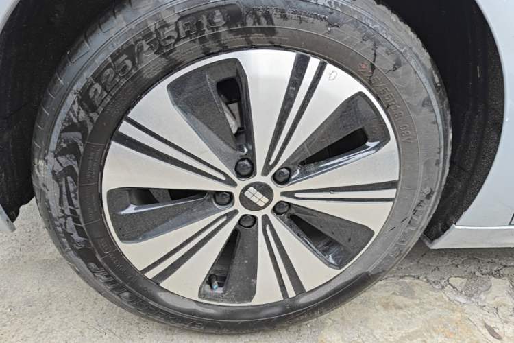 Used Geely Galaxy A7 2025 Model EM-i 150km Exploration+ Edition Right Rear Wheel Hub