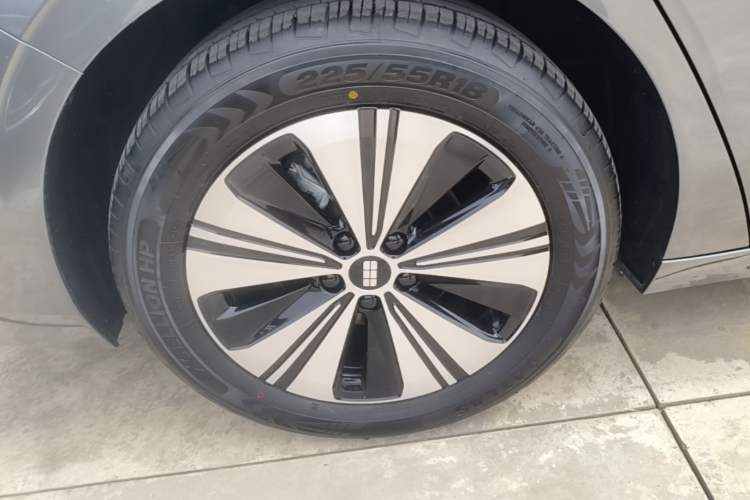 Used Geely Galaxy A7 2025 Model EM-i 150km Exploration+ Edition Right Rear Wheel Hub
