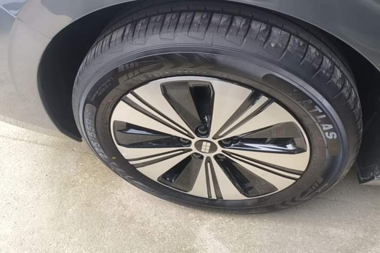Used Geely Galaxy A7 2025 Model EM-i 150km Exploration+ Edition Right Rear Wheel Hub