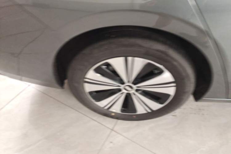 Used Geely Galaxy A7 2025 Model EM-i 150km Long-Distance Edition Right Rear Wheel Hub