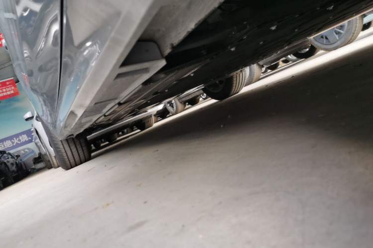 Used Geely Galaxy A7 2025 Model EM-i 150km Prestige Edition Right Side Sill
