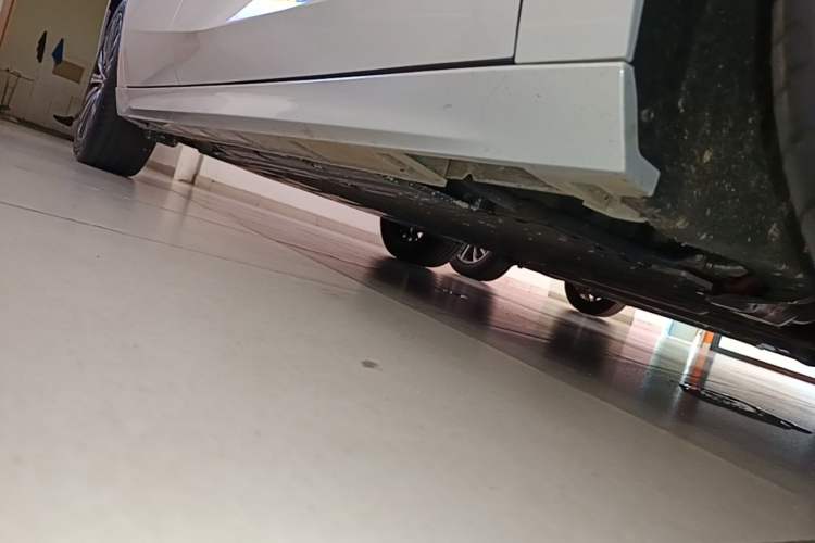 Used Geely Galaxy A7 2025 Model EM-i 150km Starship Edition Right Side Sill