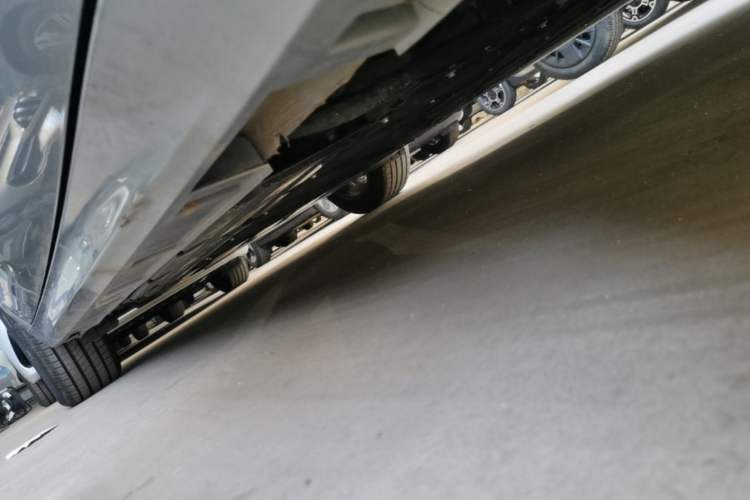 Used Geely Galaxy A7 2025 Model EM-i 150km Long-Distance Edition Right Side Sill