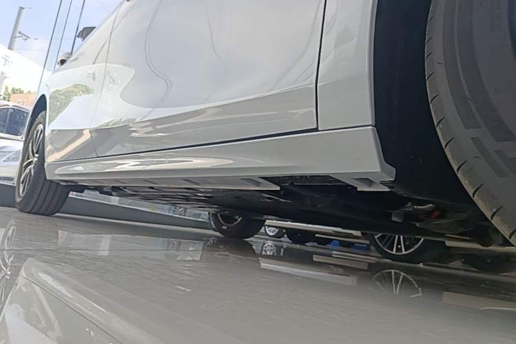 Used Geely Galaxy A7 2025 Model EM-i 70km Launch Edition Right Side Sill