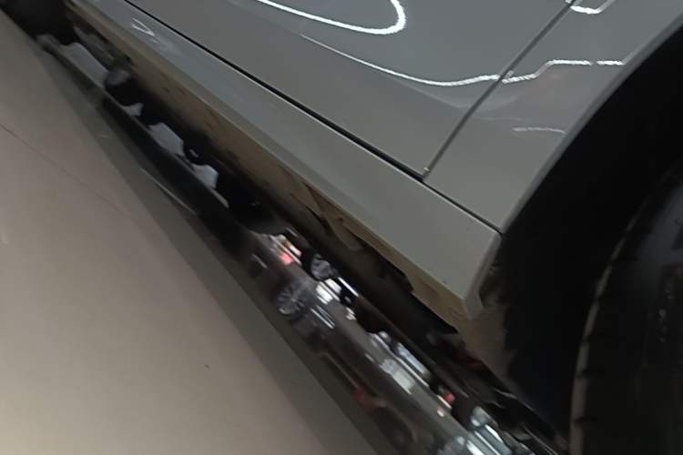 Used Geely Galaxy A7 2025 Model EM-i 70km Luxury Edition Right Side Sill