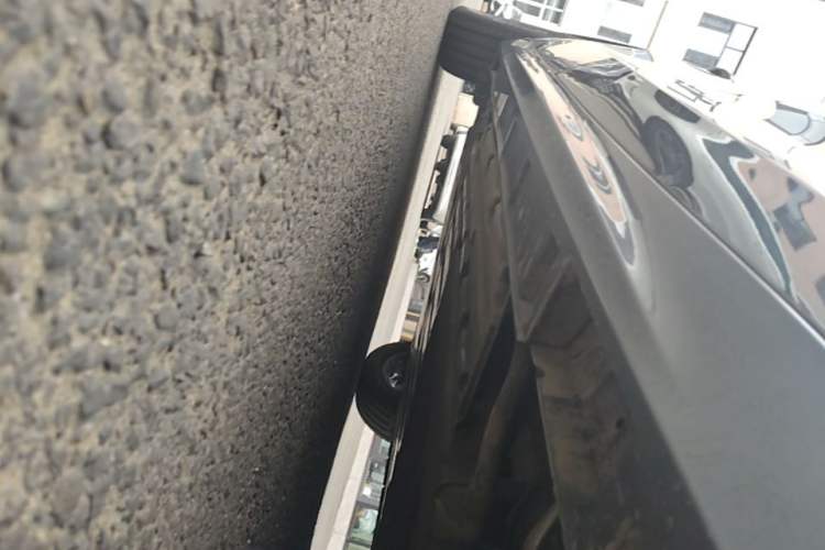 Used Geely Galaxy A7 2025 Model EM-i 70km Luxury Edition Right Side Sill