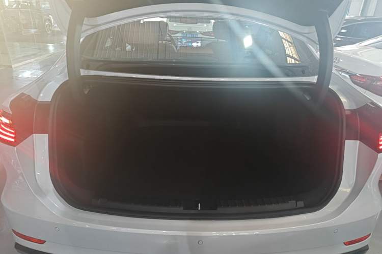 Used Geely Galaxy A7 2025 Model EM-i 150km Prestige Edition Trunk