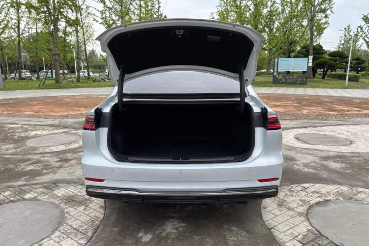 Used Geely Galaxy A7 2025 Model EM-i 70km Luxury Edition Trunk