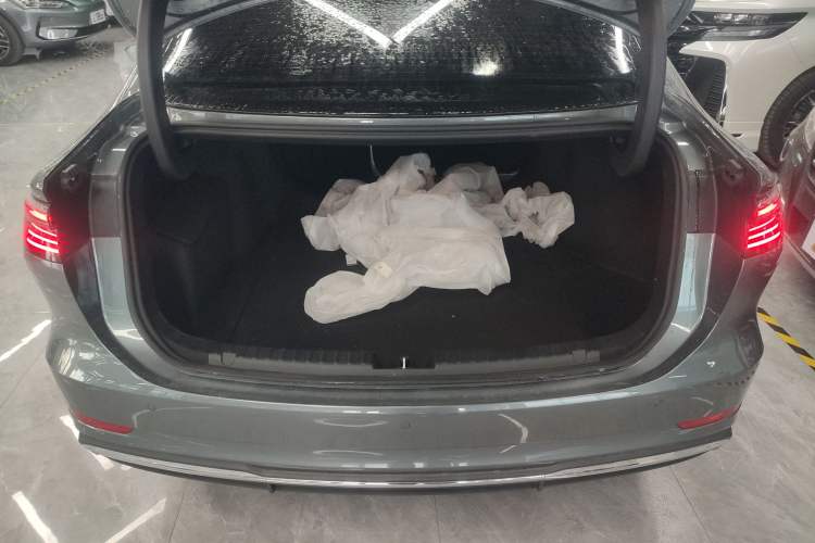 Used Geely Galaxy A7 2025 Model EM-i 70km Luxury Edition Trunk