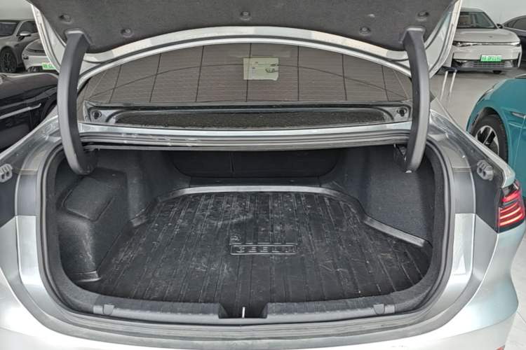 Used Geely Galaxy A7 2025 Model EM-i 150km Long-Distance Edition Trunk