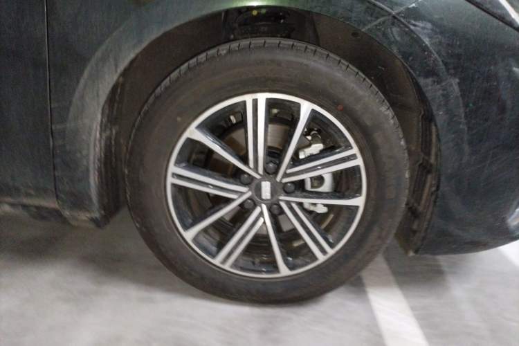 Used Geely Galaxy A7 2025 Model EM-i 70km Luxury Edition Right Front Wheel Hub