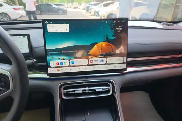 Used Geely Galaxy A7 2025 Model EM-i 150km Starship Edition Audio And AC Panel
