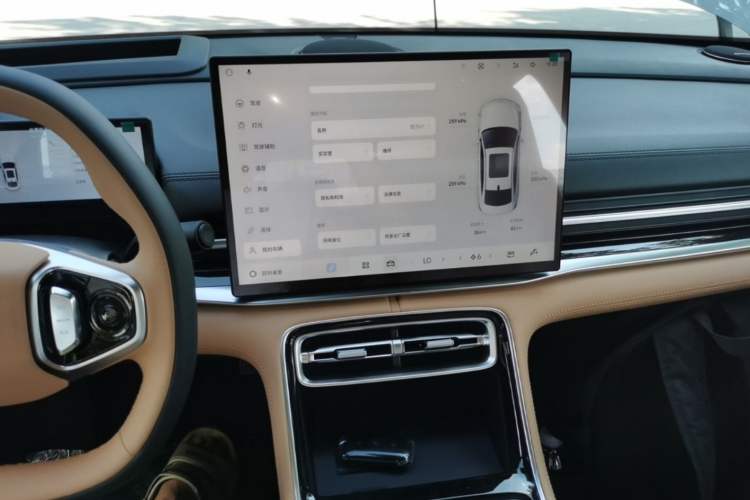 Used Geely Galaxy A7 2025 Model EM-i 150km Starship Edition Audio And AC Panel